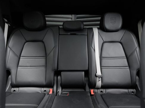 Certified 2023 Porsche Cayenne S Platinum AWD/4WD image 26