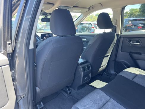 Certified 2026 Nissan Rogue SV FWD image 18