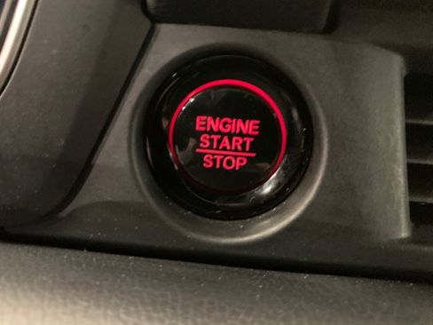 Used 2025 Honda Pilot Sport image 24