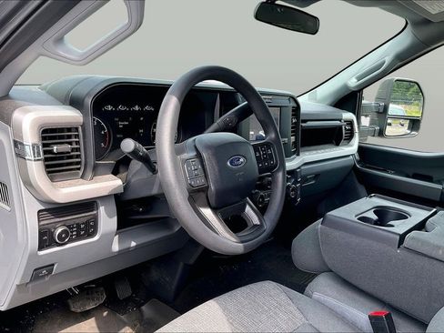 Used 2025 Ford F250 XLT w/ F-250 >10K GVWR Package AWD/4WD image 13