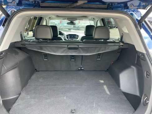 Used 2022 GMC Terrain SLT w/ Tech Package FWD image 32