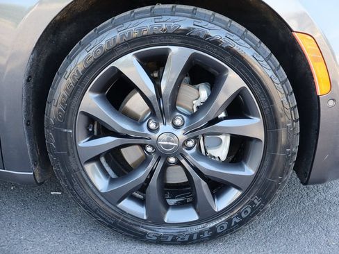 Used 2019 Chrysler Pacifica Limited w/ Advanced Safetytec Group FWD image 45