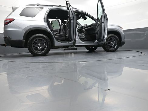 Certified 2025 Honda Pilot TrailSport image 50