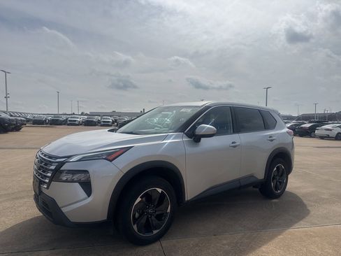 Certified 2025 Nissan Rogue SV image 8