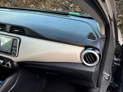 Used 2021 Nissan Versa SV image 15