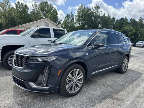 Used 2024 Cadillac XT6 Premium Luxury w/ Technology Package FWD image 6