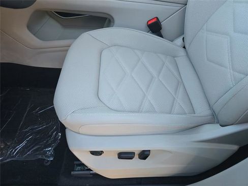 New 2026 Volkswagen Atlas SE image 16