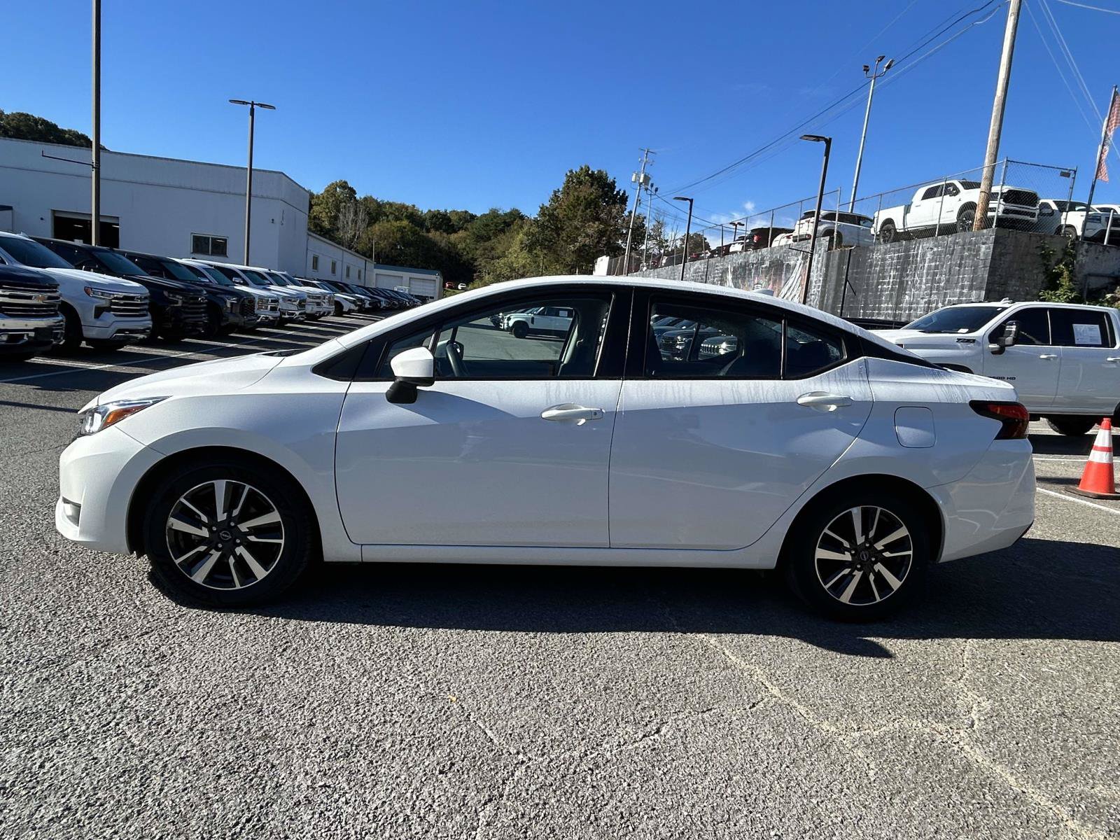 Used 2024 Nissan Versa SV FWD image 4
