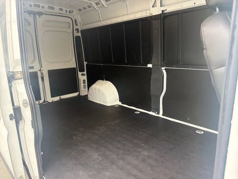 Used 2025 RAM ProMaster 2500 w/ Convenience Group FWD image 17