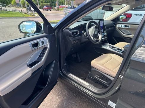 Certified 2023 Ford Explorer Limited w/ Limited Technology Package AWD/4WD image 13