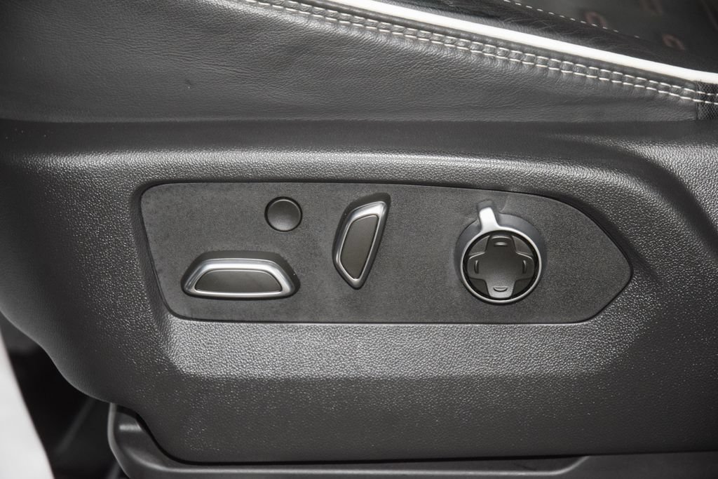 Used 2025 GMC Sierra 2500 AT4X AWD/4WD image 48