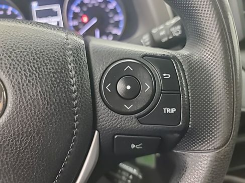 Used 2018 Toyota RAV4 LE AWD/4WD image 29