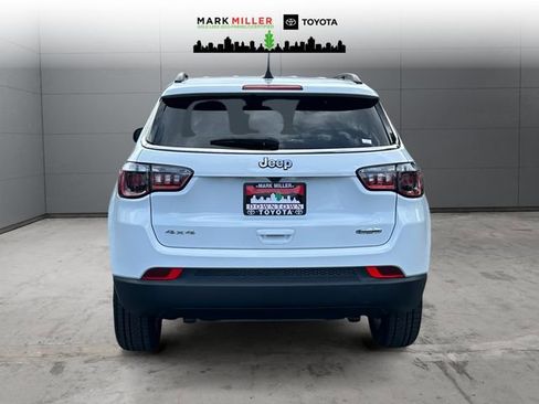 Used 2025 Jeep Compass Latitude AWD/4WD image 4