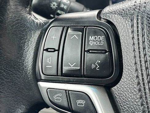 Used 2017 Toyota Sienna XLE Premium image 11