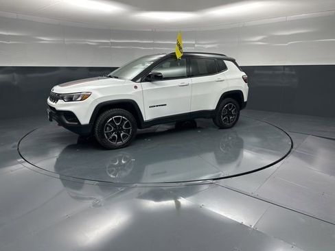 Used 2025 Jeep Compass Trailhawk w/ Trailer Tow Group image 19