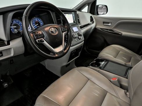 Used 2015 Toyota Sienna XLE Premium image 10