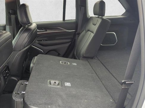 Used 2023 Jeep Grand Cherokee Overland AWD/4WD image 19