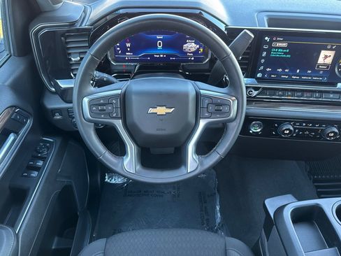 Used 2024 Chevrolet Silverado 1500 LT image 17