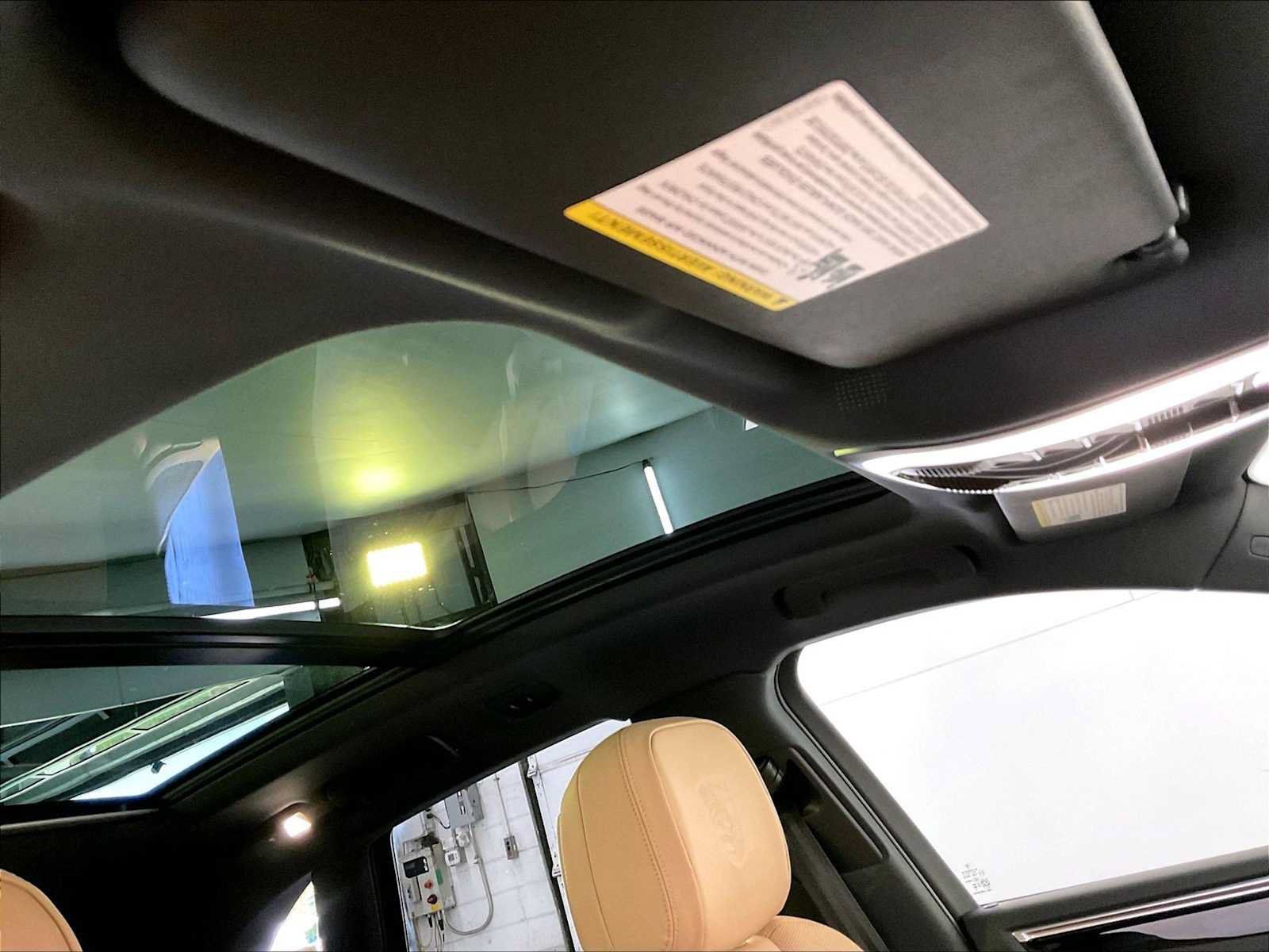 Certified 2024 Porsche Macan AWD/4WD image 20