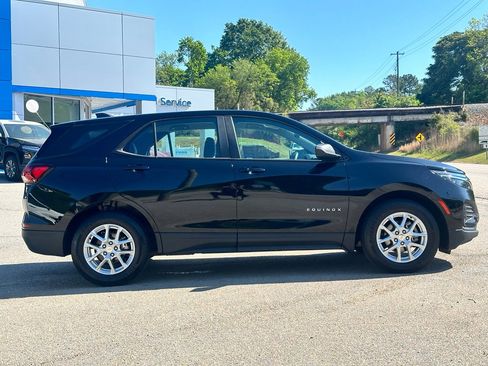 Used 2023 Chevrolet Equinox LS image 3