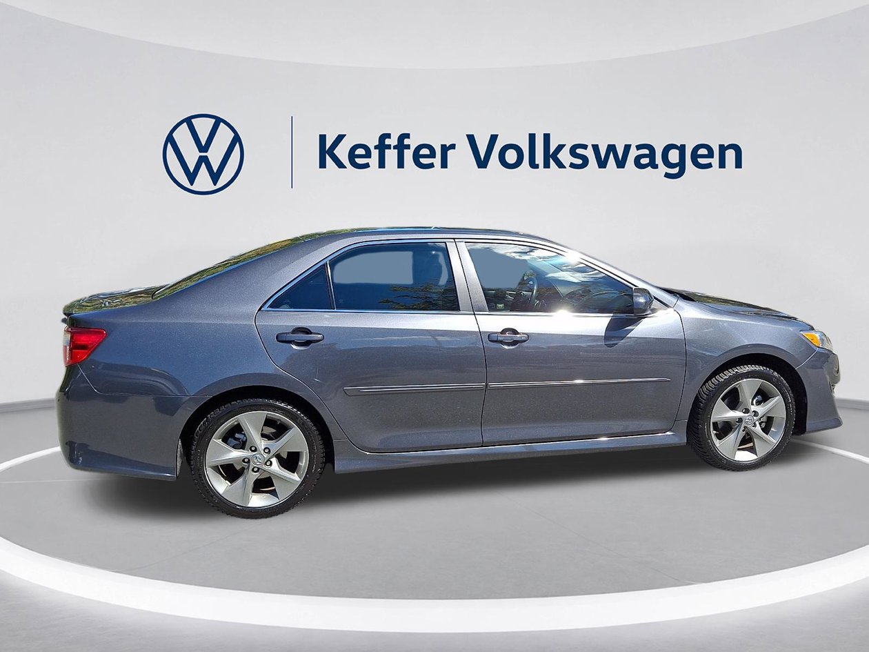 Used 2012 Toyota Camry SE w/ Leather Pkg FWD image 7