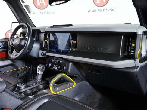 Used 2023 Ford Bronco Badlands image 13