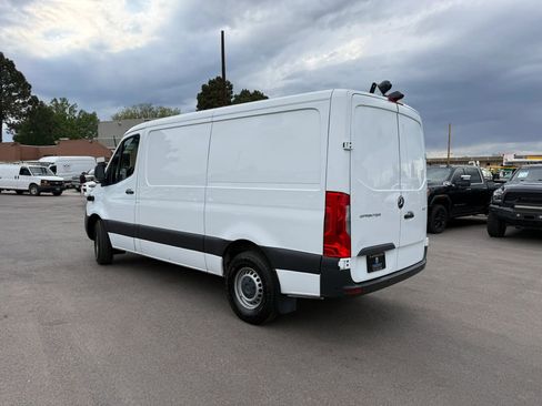 Used 2022 Mercedes-Benz Sprinter 1500 image 4