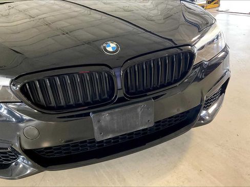 Used 2019 BMW 530e w/ M Sport Package RWD image 30