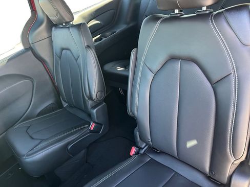 New 2026 Chrysler Pacifica Select FWD image 22