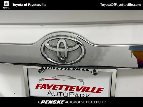 Used 2012 Toyota Camry XLE w/ Leather Pkg FWD image 19