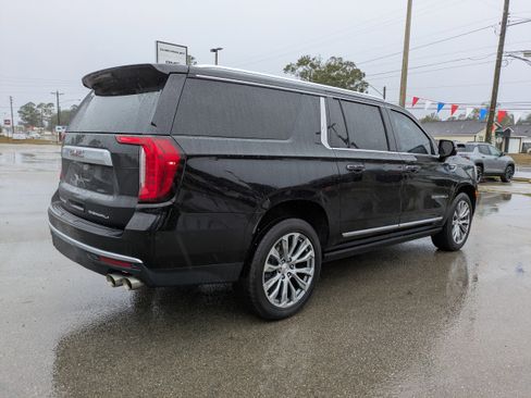 Used 2021 GMC Yukon XL Denali w/ Denali Premium Package image 4