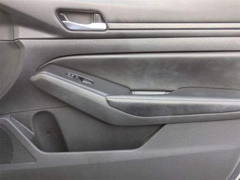 Used 2024 Nissan Altima 2.5 SV image 32