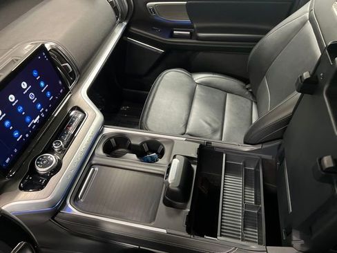 Used 2025 Ford Expedition Platinum AWD/4WD image 37