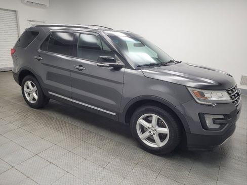 Used 2017 Ford Explorer XLT w/ Equipment Group 201A AWD/4WD image 11