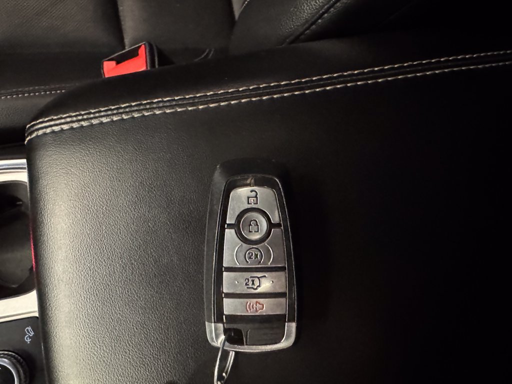 Used 2021 Ford Explorer Limited w/ Equipment Group 301A AWD/4WD image 17