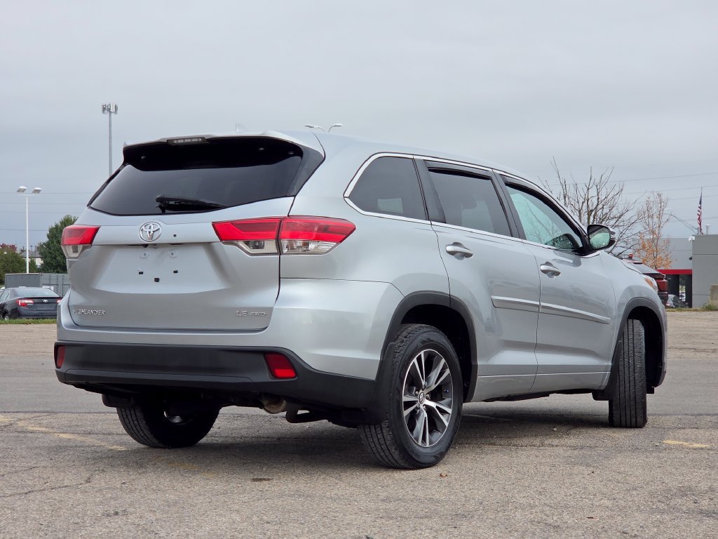 Used 2017 Toyota Highlander Plus AWD/4WD image 21