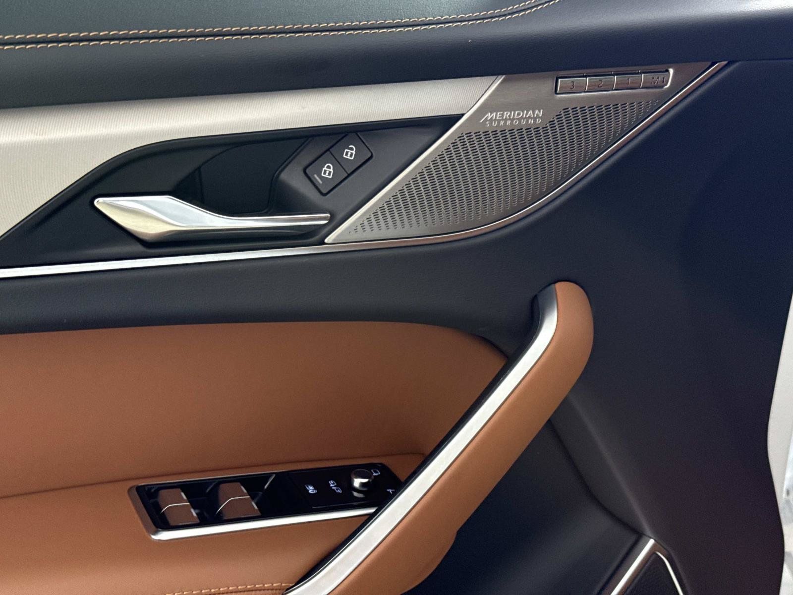 Certified 2026 Jaguar F-PACE R-Dynamic S AWD/4WD image 18