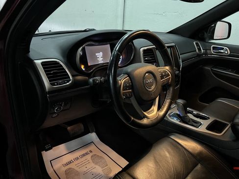 Used 2017 Jeep Grand Cherokee Limited w/ Luxury Group II image 18