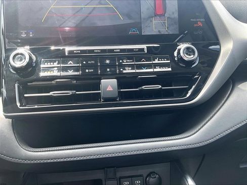 Used 2020 Toyota Highlander Limited FWD image 24