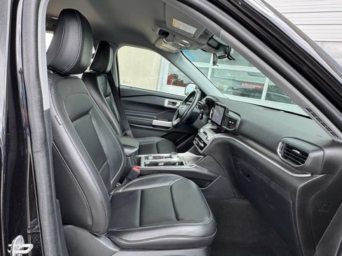 Used 2022 Ford Explorer XLT w/ Equipment Group 202A AWD/4WD image 27