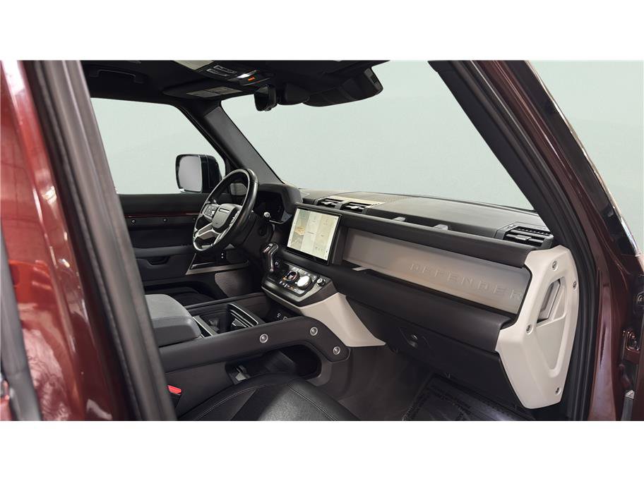 Used 2023 Land Rover Defender 130 SE AWD/4WD image 27
