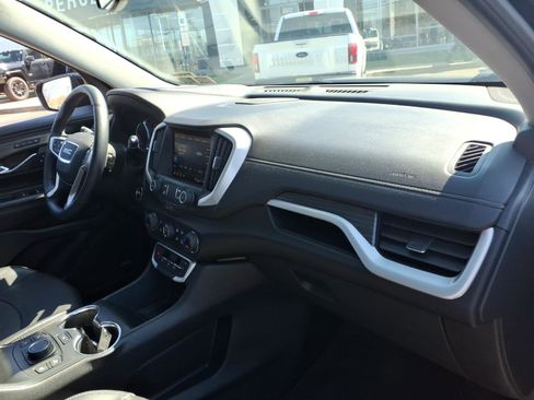 Used 2023 GMC Terrain SLT w/ Infotainment Package II image 10