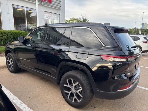 Used 2025 Jeep Grand Cherokee Limited image 1
