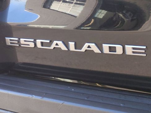 Used 2020 Cadillac Escalade Premium Luxury image 11