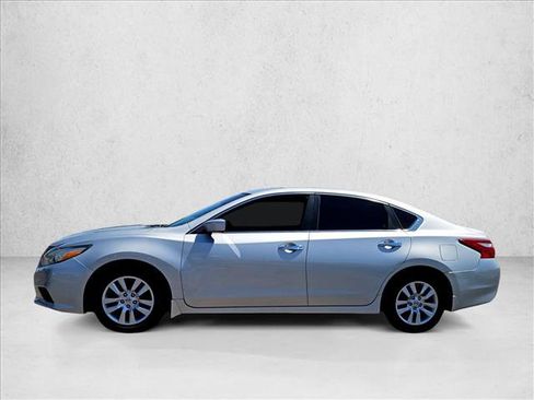 Used 2016 Nissan Altima 2.5 S w/ Power Driver Seat Package FWD image 5