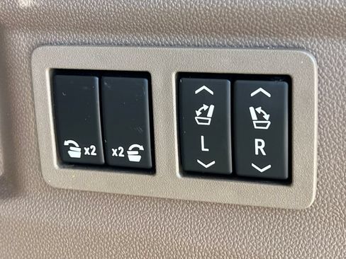 Used 2023 GMC Yukon Denali AWD/4WD image 46