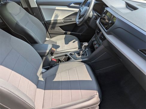 Used 2022 Volkswagen Taos SE w/ Panoramic Sunroof Package image 27