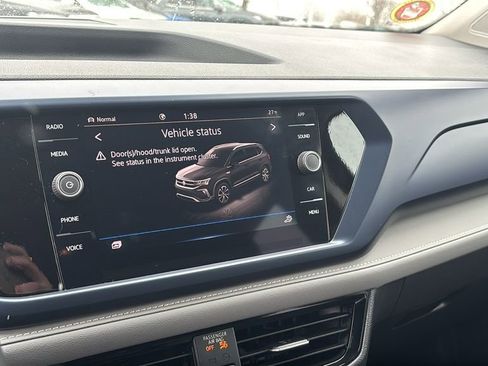 Used 2024 Volkswagen Taos SE image 19