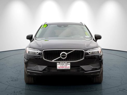 Used 2019 Volvo XC60 T5 Momentum w/ Protection Package Premier image 9