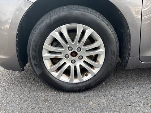 Used 2017 Toyota Sienna XLE image 11